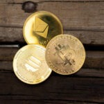العملات الرقمية تترقب الحسم.. البيتكوين قرب 64 ألف دولار وسط ضغوط الفائدة والتنظيم
