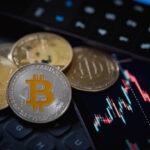 العملات الرقمية تهبط بقوة مع تصاعد التوترات الجيوسياسية وترقب بيانات التضخم الأمريكية