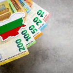 اليورو يتراجع أمام الدولار مع تصاعد التوترات في الشرق الأوسط وارتفاع توقعات الفائدة الأوروبية