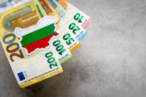 اليورو يتعافى أمام الدولار مع تزايد رهانات رفع الفائدة الأوروبية وانحسار التوترات الجيوسياسية