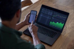 عملة HYPE تخطف الأضواء في سوق الكريبتو مع تحول المستثمرين نحو الأصول المدعومة بالإيرادات