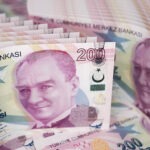 تركيا تعود لجذب الأموال الأجنبية مع ارتفاع العوائد واستقرار الليرة