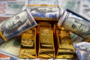 الذهب يتراجع لجني الأرباح وسط ترقب أسعار المنتجين وتحول رهانات الفائدة