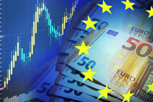 اليورو تحت ضغط الدولار.. رهانات رفع الفائدة الأوروبية تتصاعد قبل جاكسون هول