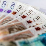الإسترليني واليورو تحت الضغط مع صعود عوائد السندات وأسعار الطاقة