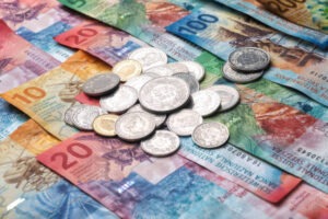  الفرنك السويسري تحت الضغط وUBS يتوقع صعود EUR/CHF نحو 0.96