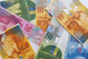  الفرنك السويسري تحت الضغط وUBS يتوقع صعود EUR/CHF نحو 0.96